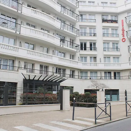 Apartment With Balcony In Les Moulineaux Issy-les-Moulineaux