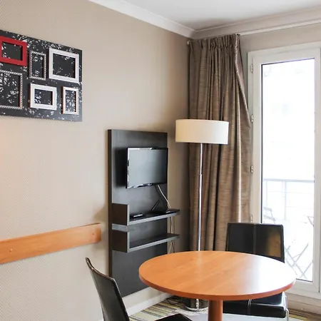 With Balcony In Les Moulineaux Issy-les-Moulineaux
