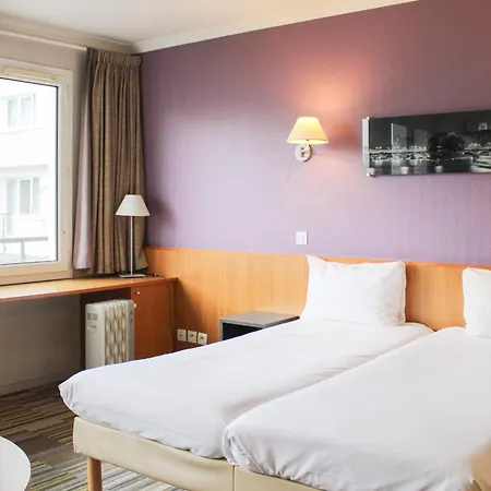 With Balcony In Les Moulineaux Appartement Issy-les-Moulineaux