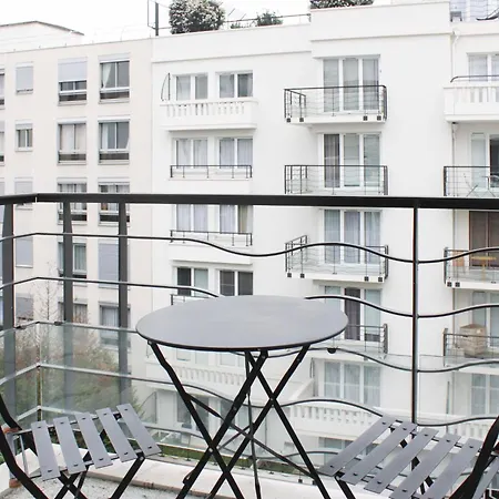 With Balcony In Les Moulineaux *