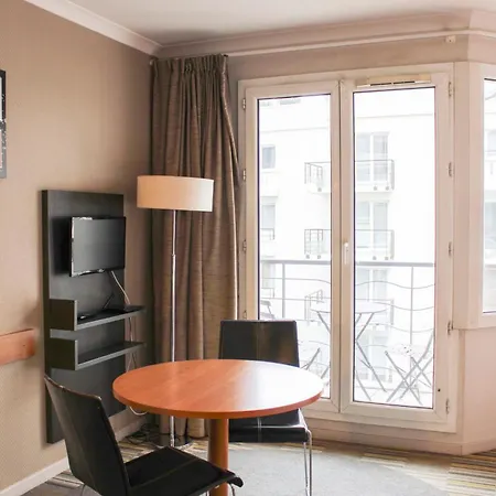 With Balcony In Les Moulineaux * Issy-les-Moulineaux