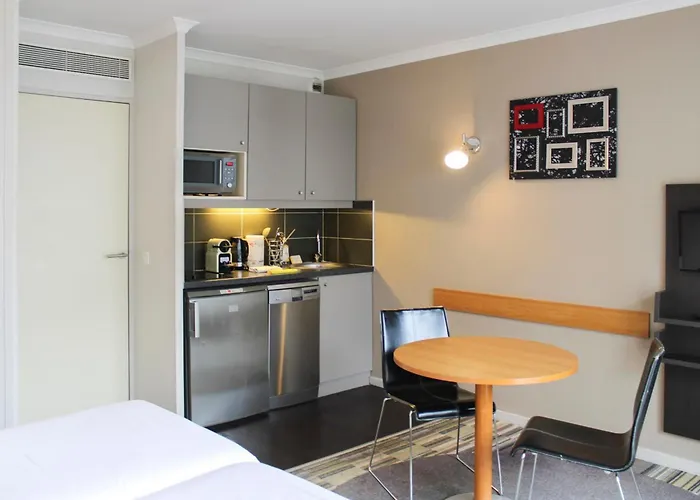 Bright With Parking And Balcony * Issy-les-Moulineaux